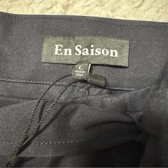 En Saison Black High-Waisted Pleated Shorts w/ Self-Tie Belt | Size L | NWT - Picture 8 of 8